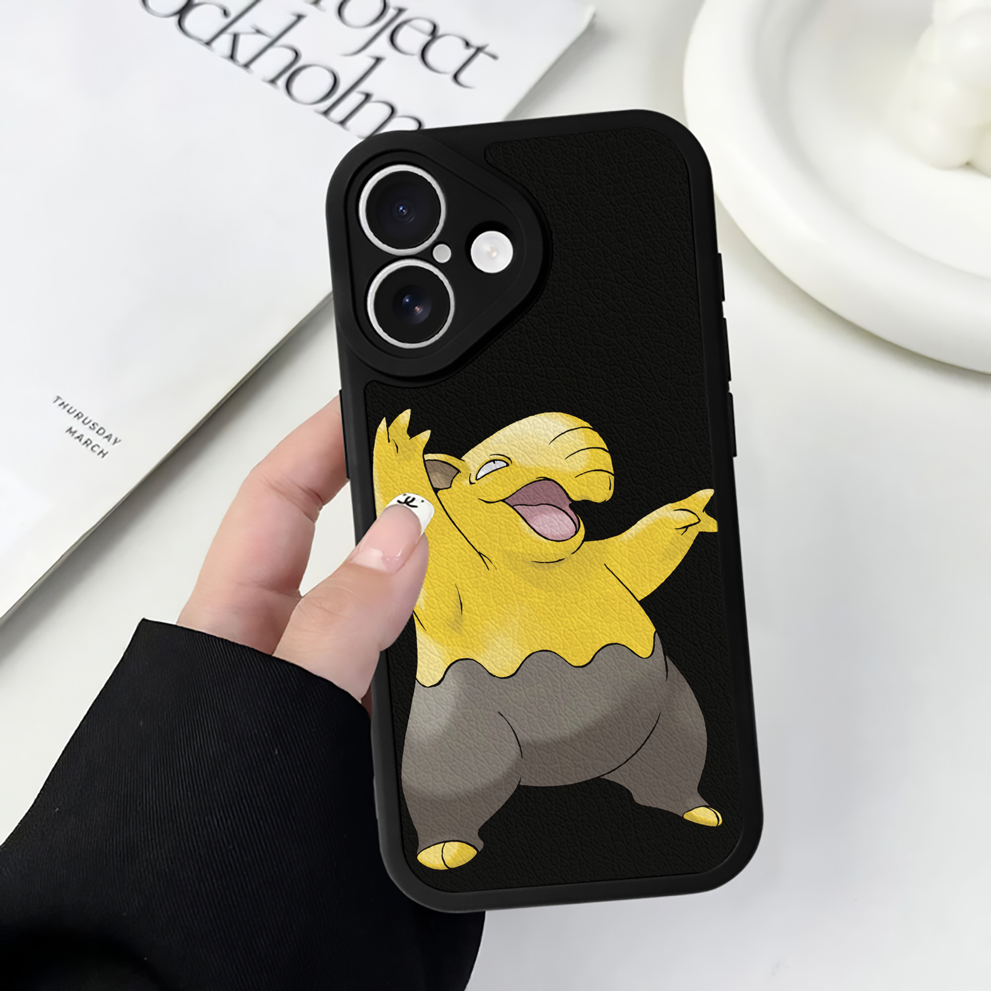 （画像用） ポケットモンスター Pokémon 【iPhone 16シリーズ対応】シリコンスマホケース（レザー調） 材質：シリコン